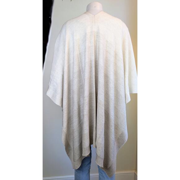 White House Black Market Cape Shawl Wrap OS Beige Cream Stripe Layering Neutral - Picture 8 of 11